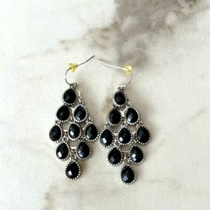 Earrings in black and silver
